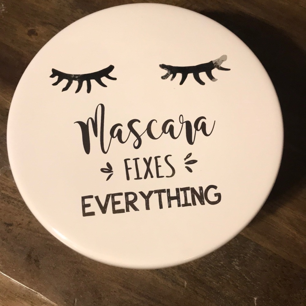 Makeup/jewelry dish
